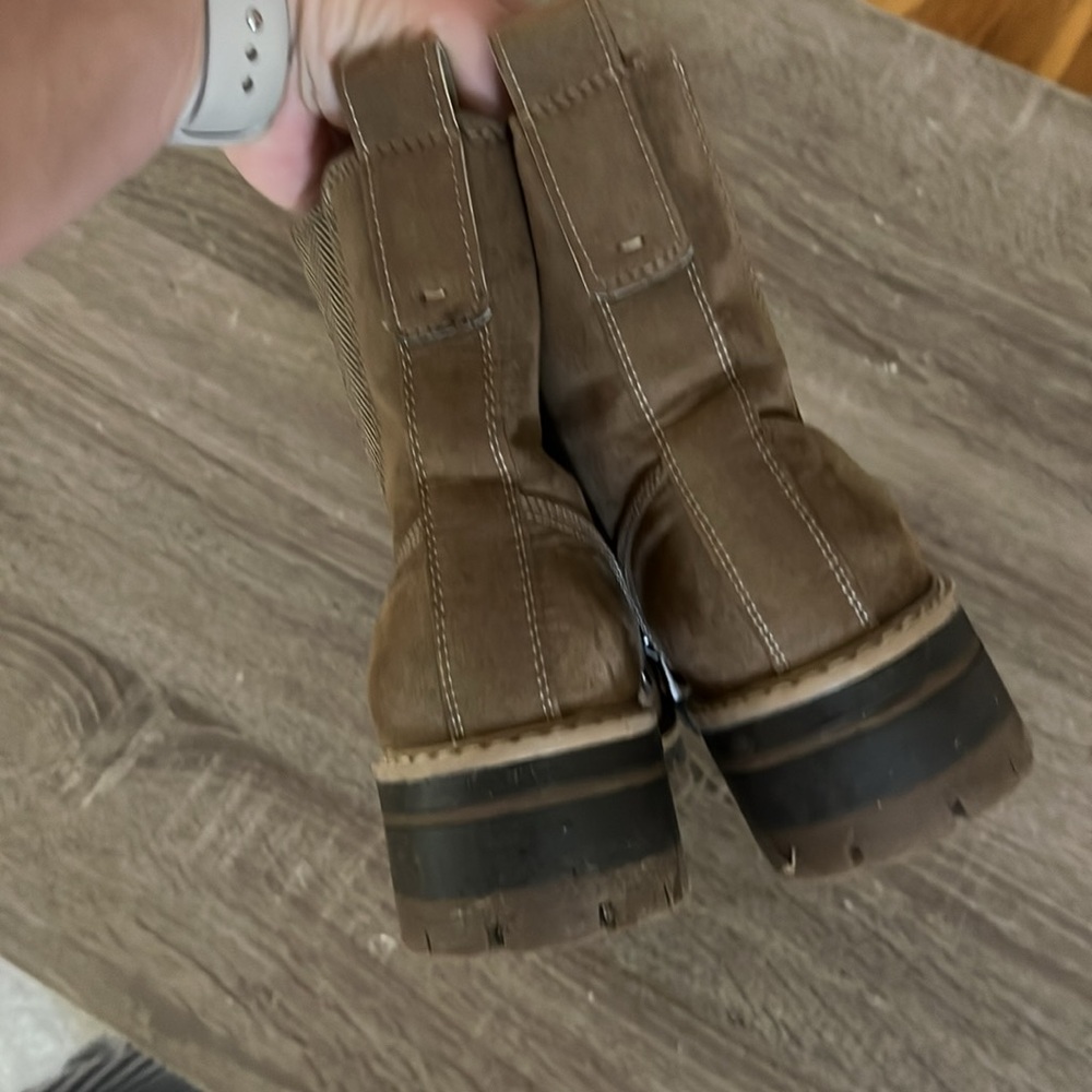 Boots - Picture 9 of 9